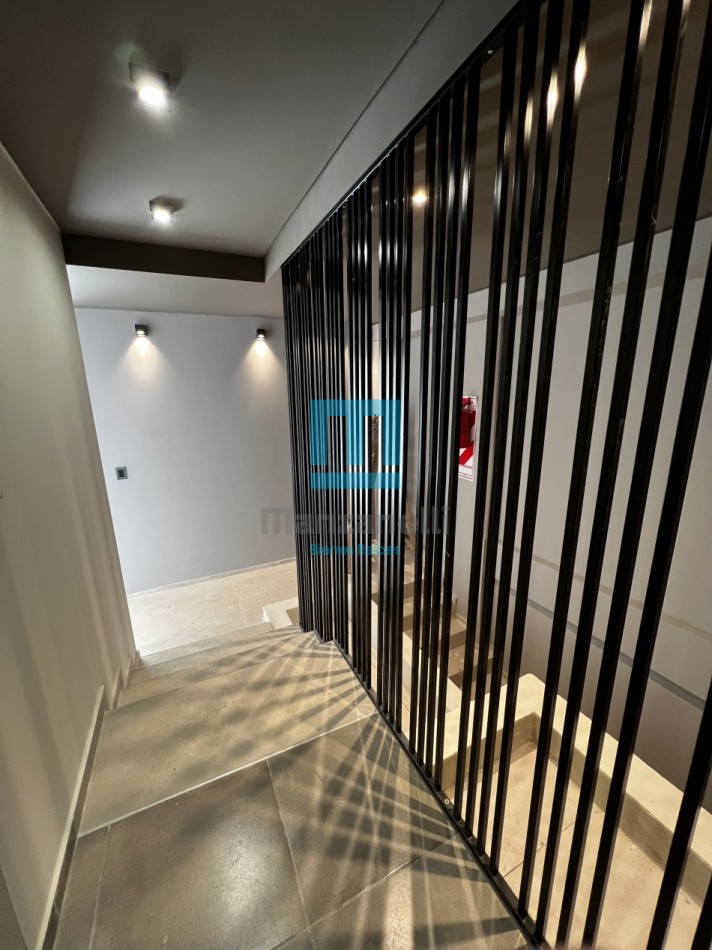 EN VENTA PISO COMPLETO ZONA PARQUE PARANA