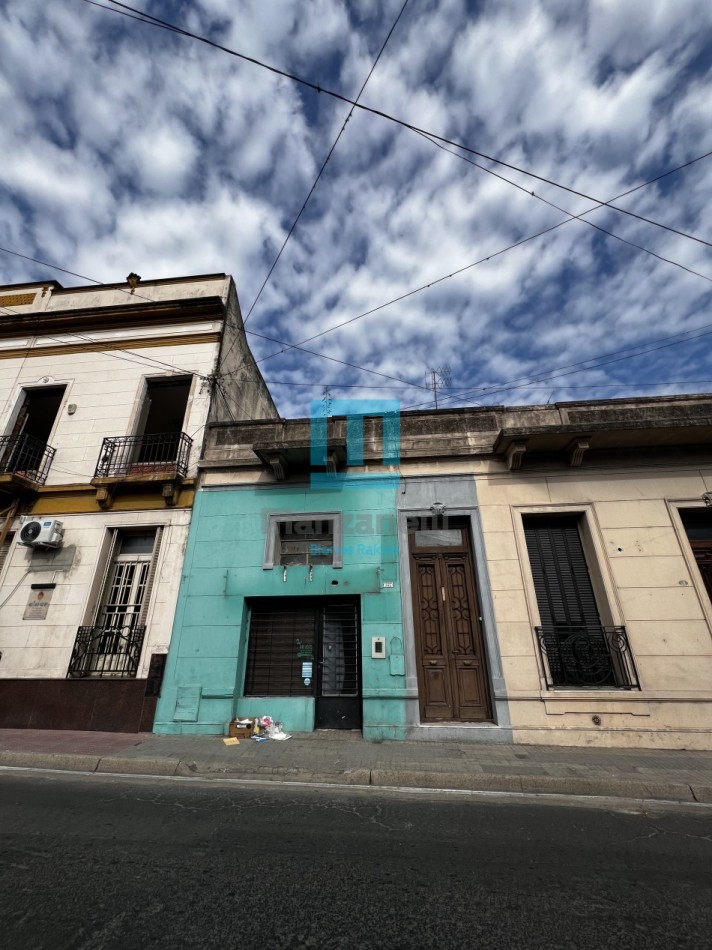 EN VENTA PROPIEDAD A RECICLAR IDEAL DESARROLLO COMERCIAL O PROFESIONAL 