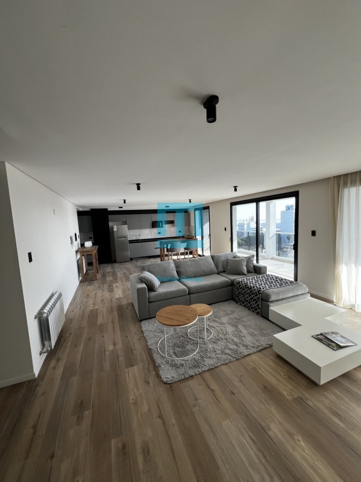 EN VENTA PISO COMPLETO ZONA PARQUE PARANA