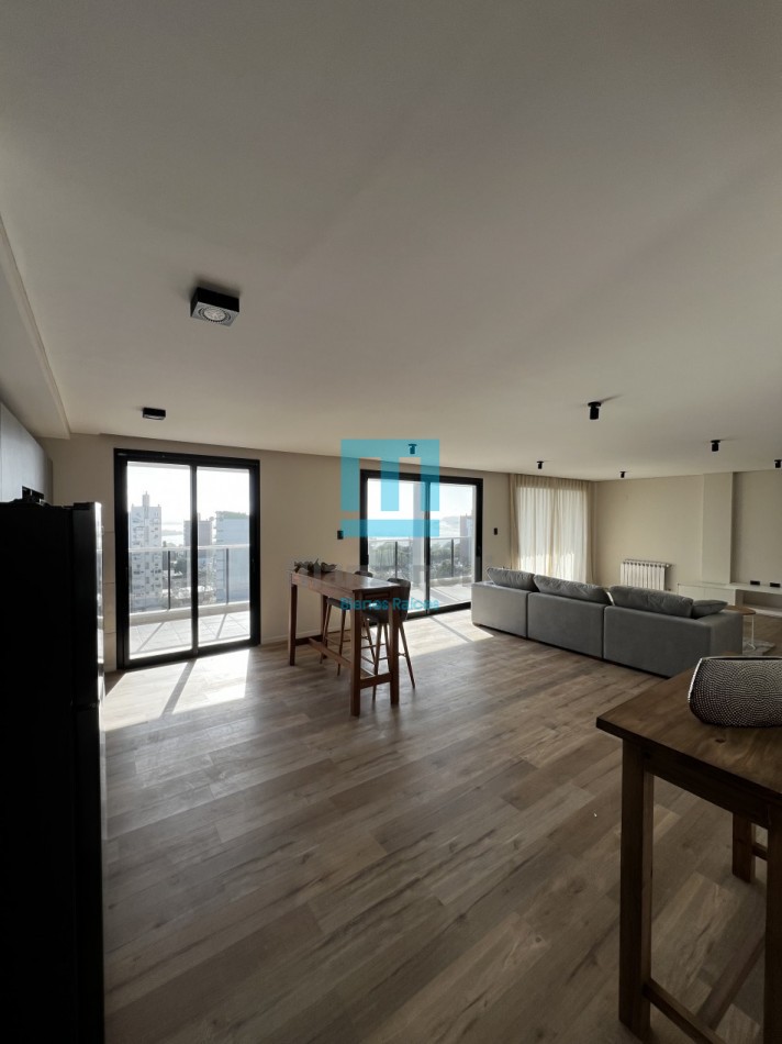 EN VENTA PISO COMPLETO ZONA PARQUE PARANA
