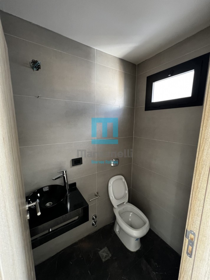 EN VENTA PISO COMPLETO ZONA PARQUE PARANA