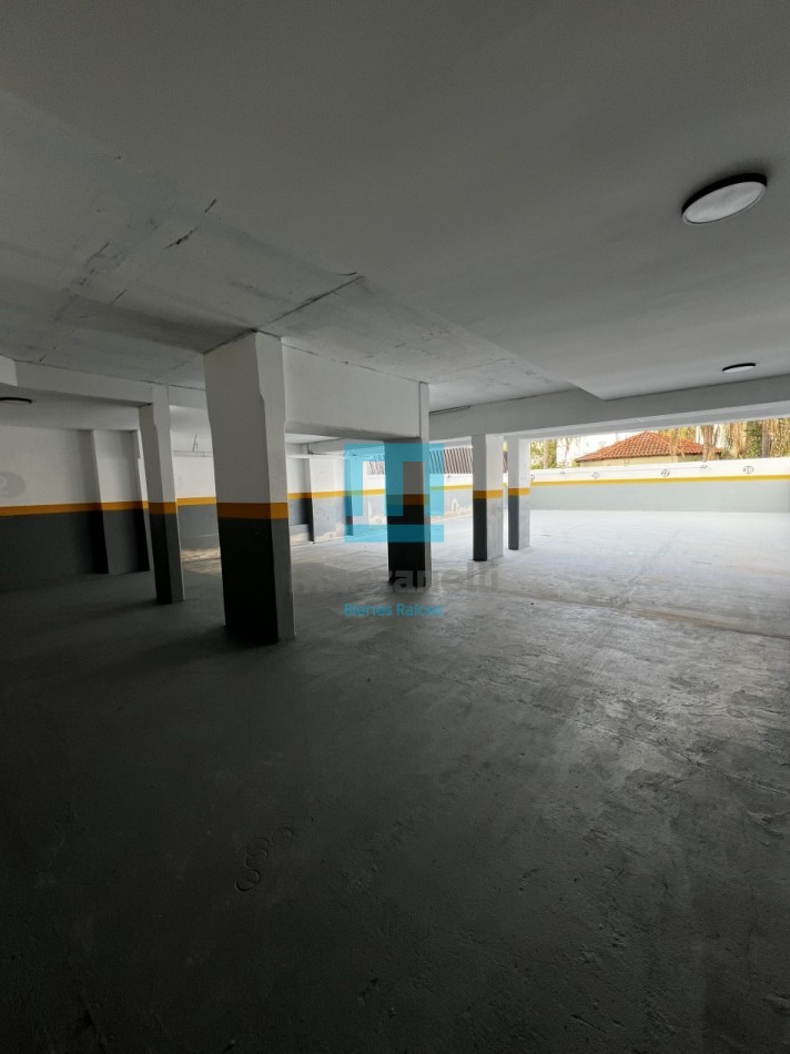EN VENTA PISO COMPLETO ZONA PARQUE PARANA